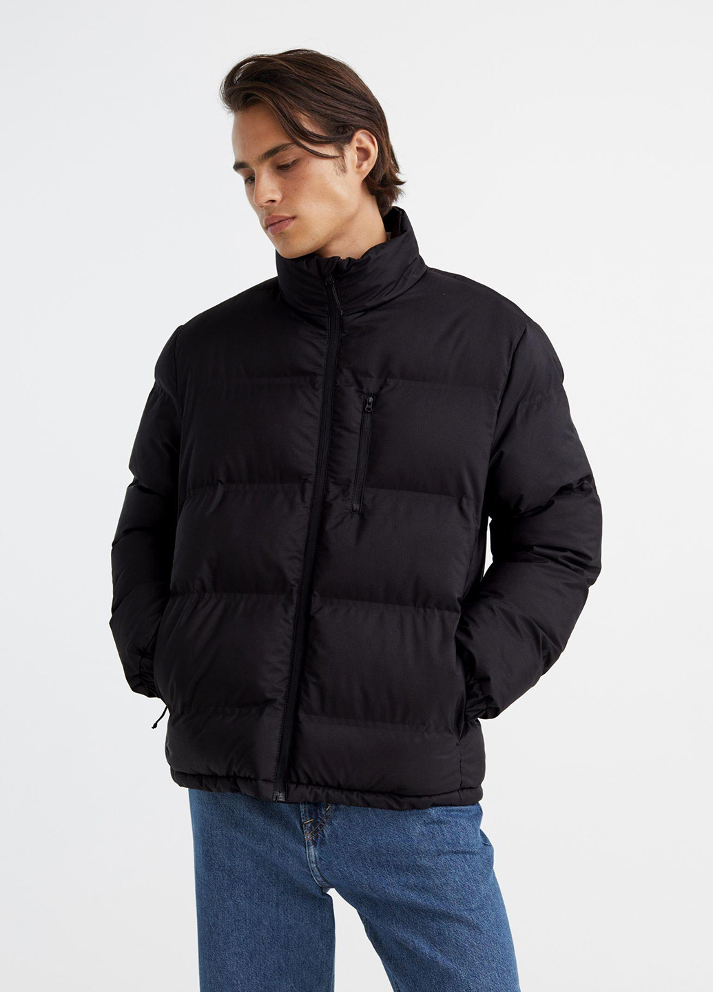 Черная зимняя куртка H&M