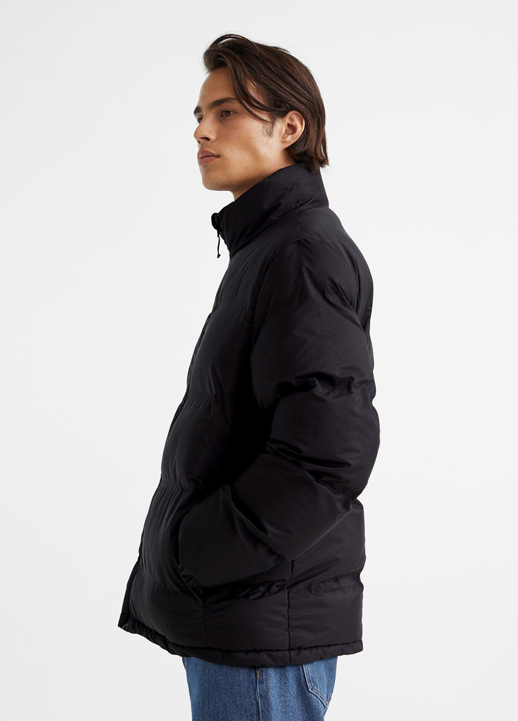 Черная зимняя куртка H&M