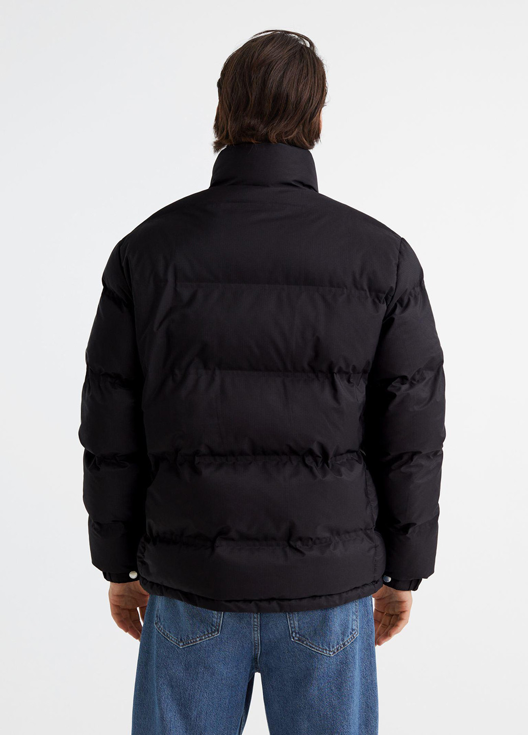 Черная зимняя куртка H&M