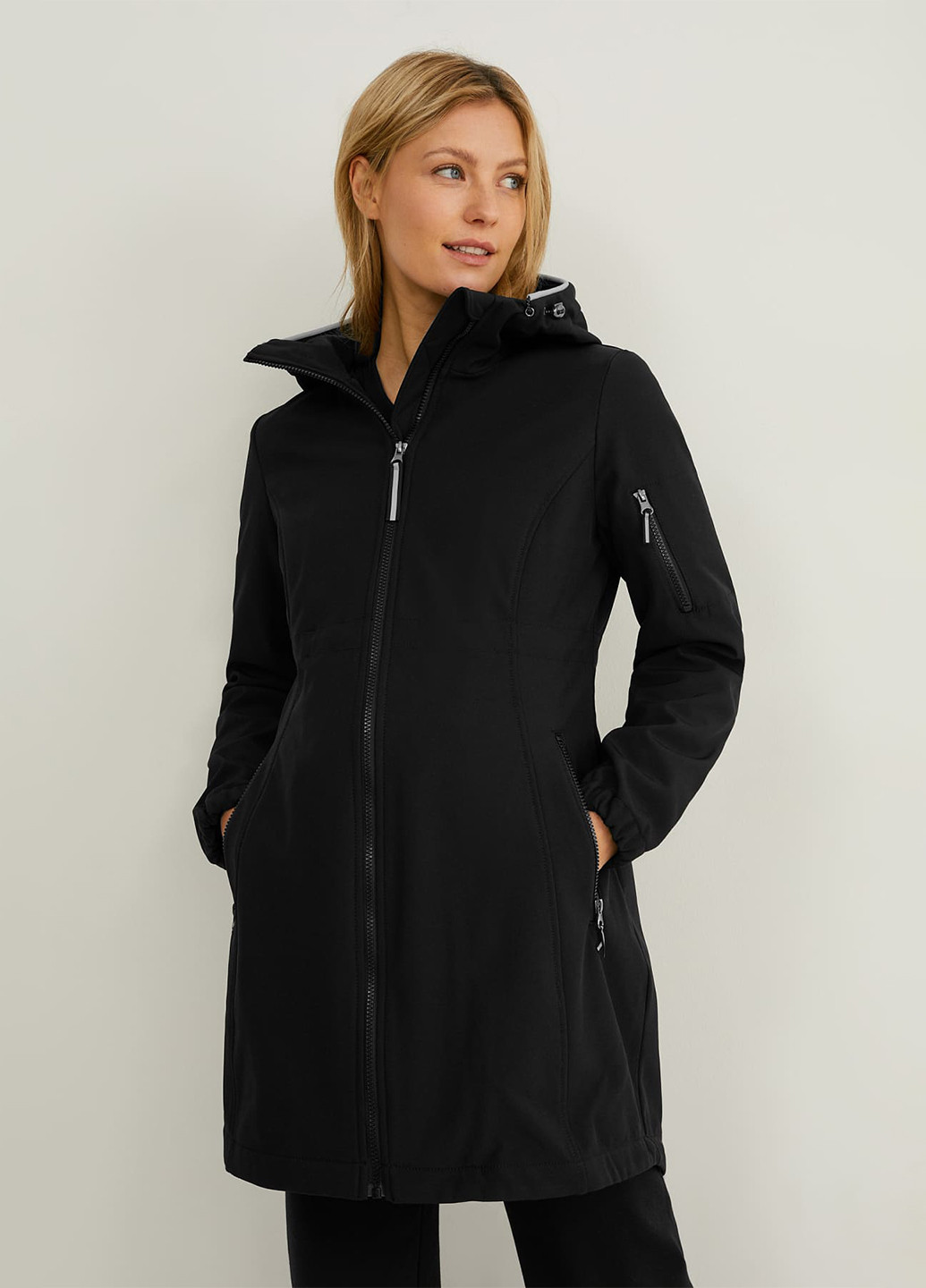 Черная демисезонная куртка C&A