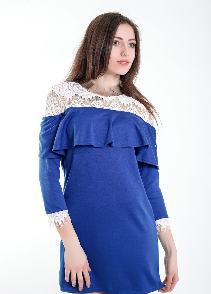 Синее кэжуал симпатичное нарядное платье трапеция с баской на плечах и гипюром сверху vega Podium однотонное