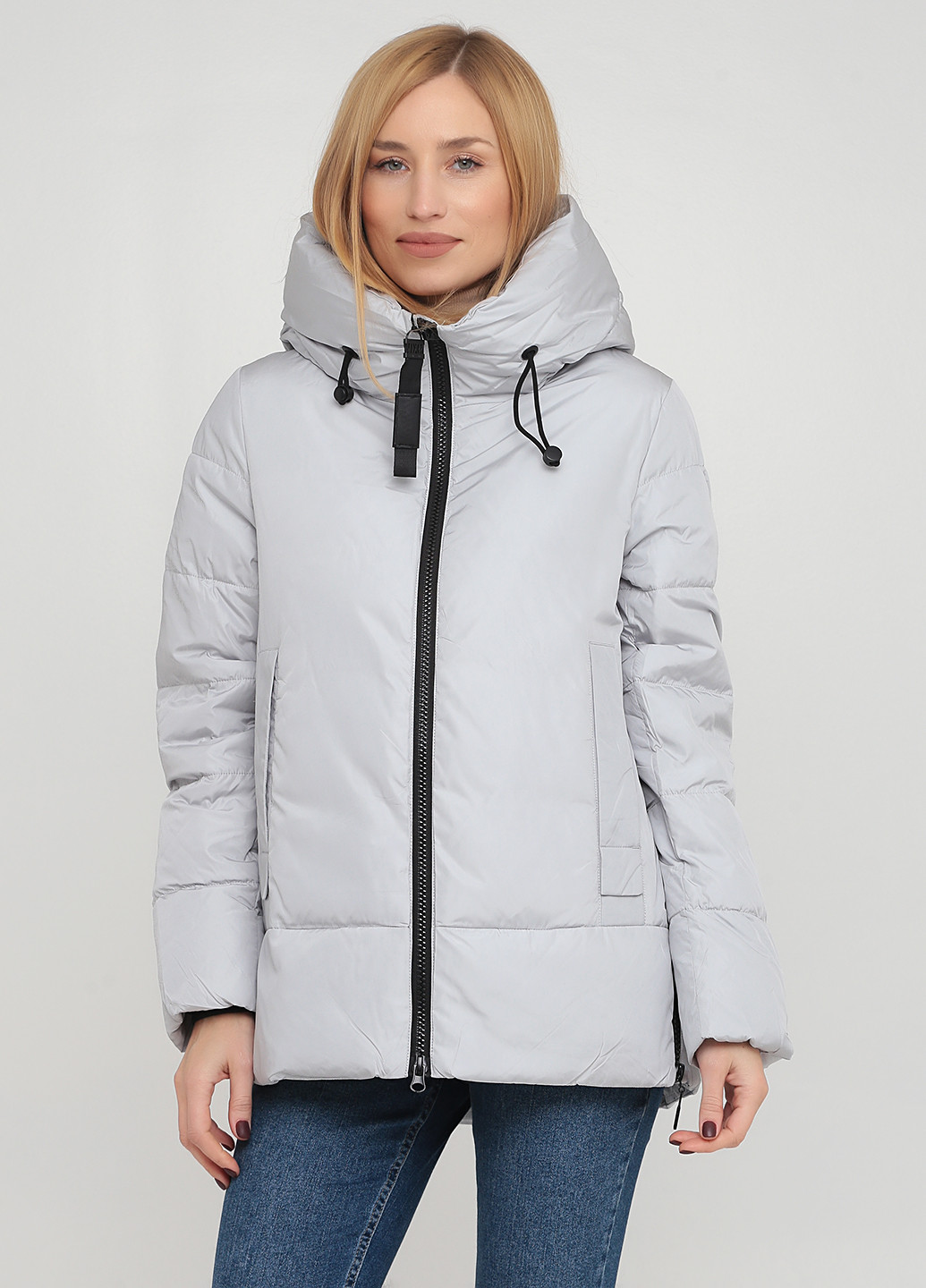 Светло-серая зимняя куртка Lusskiri
