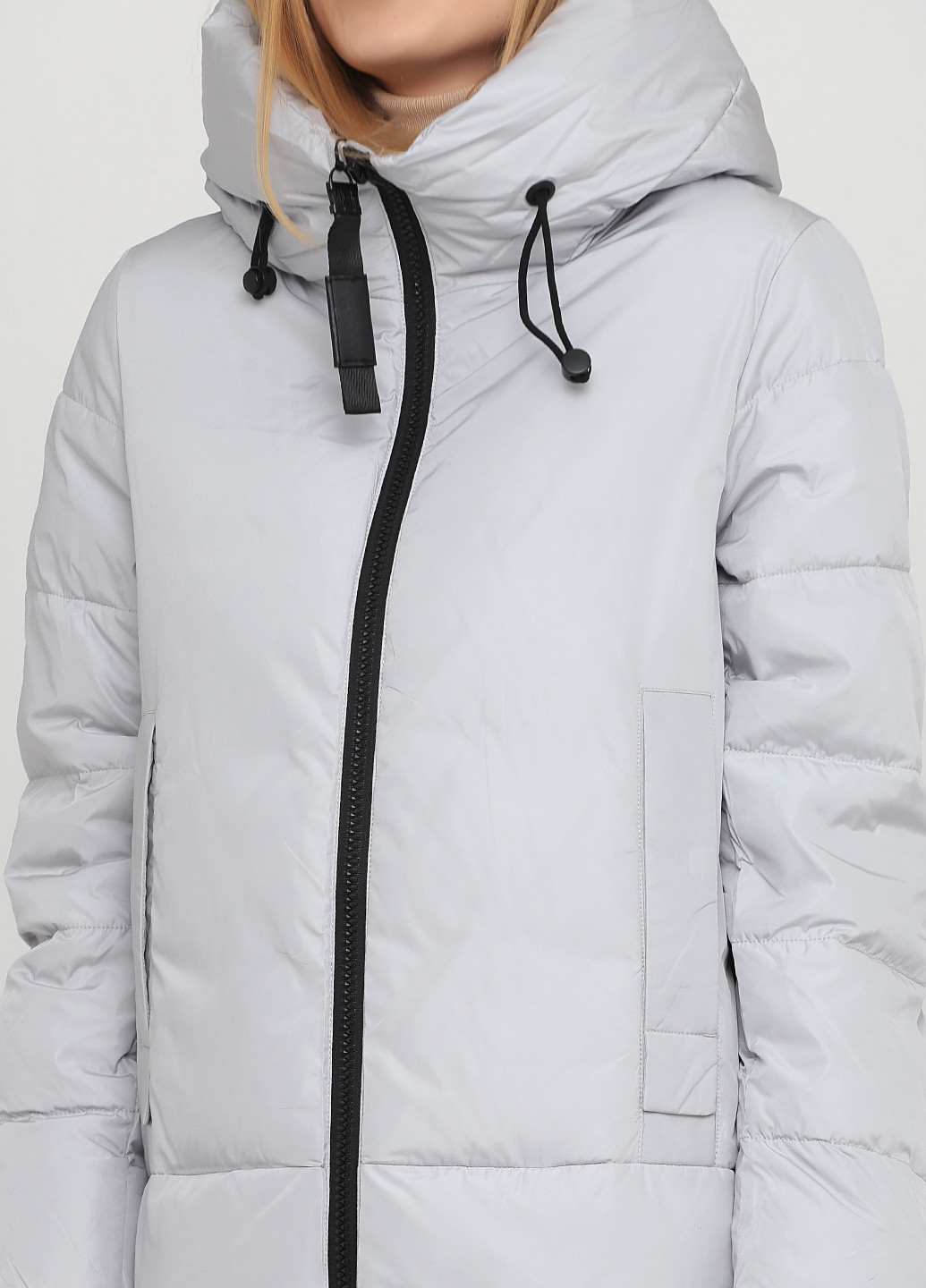 Светло-серая зимняя куртка Lusskiri