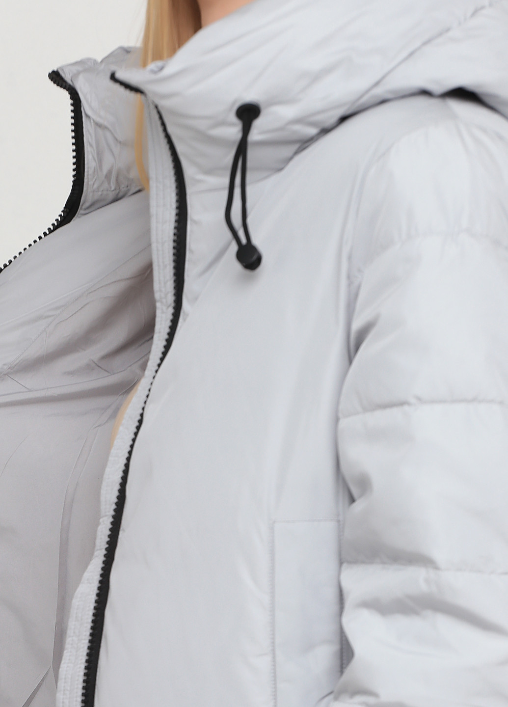 Светло-серая зимняя куртка Lusskiri