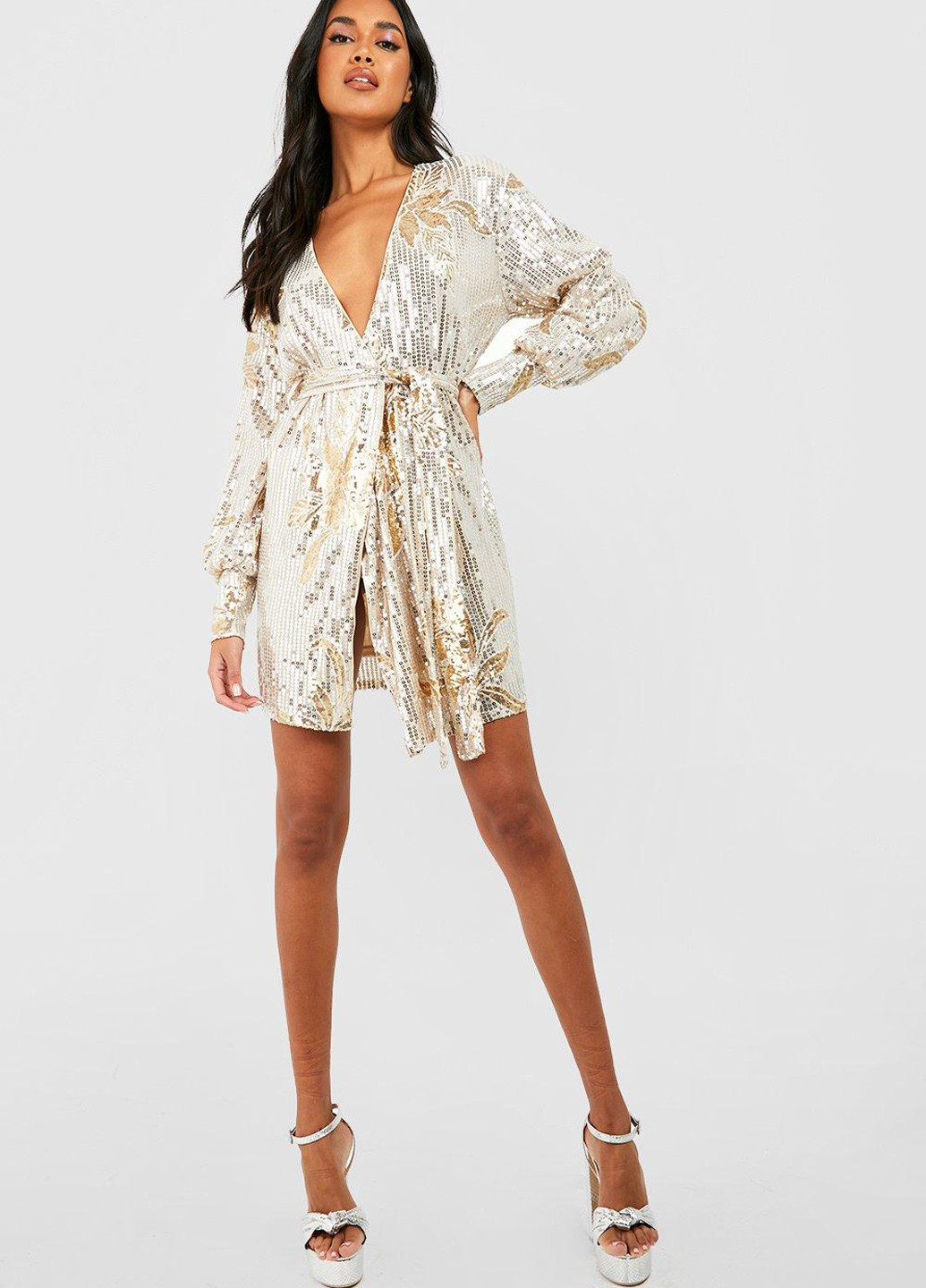 Золотистое вечернее платье на запах Boohoo с цветочным принтом