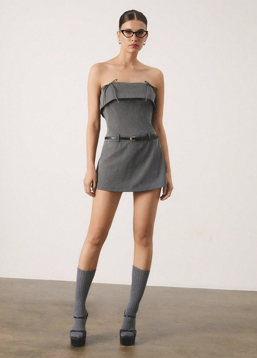 Серое праздничный, деловое, кэжуал платье футляр, с открытой спиной SHEIN однотонное