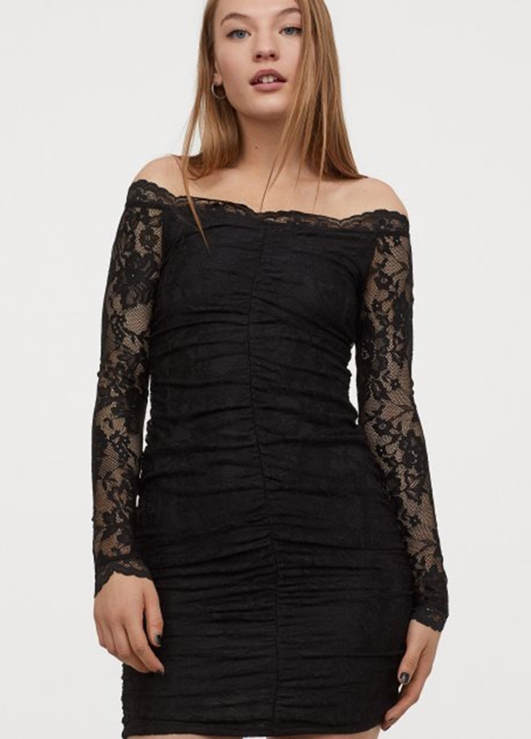 Чорна вечірня сукня з відкритими плечима H&M однотонна