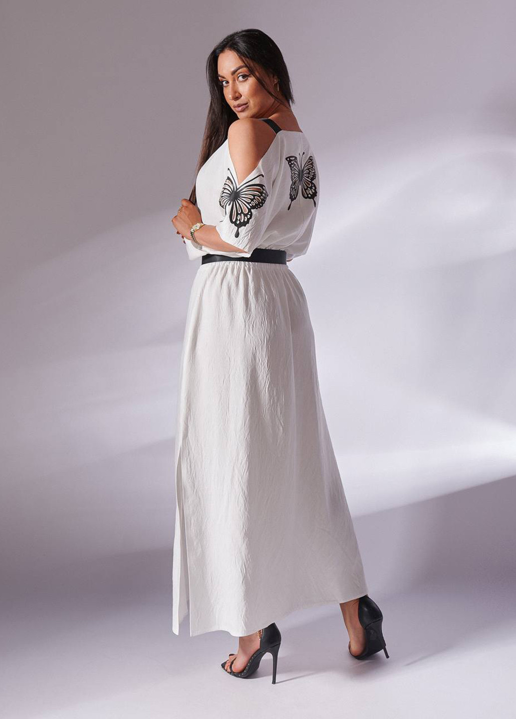 Белое кэжуал платье с открытыми плечами LibeAmore бабочки