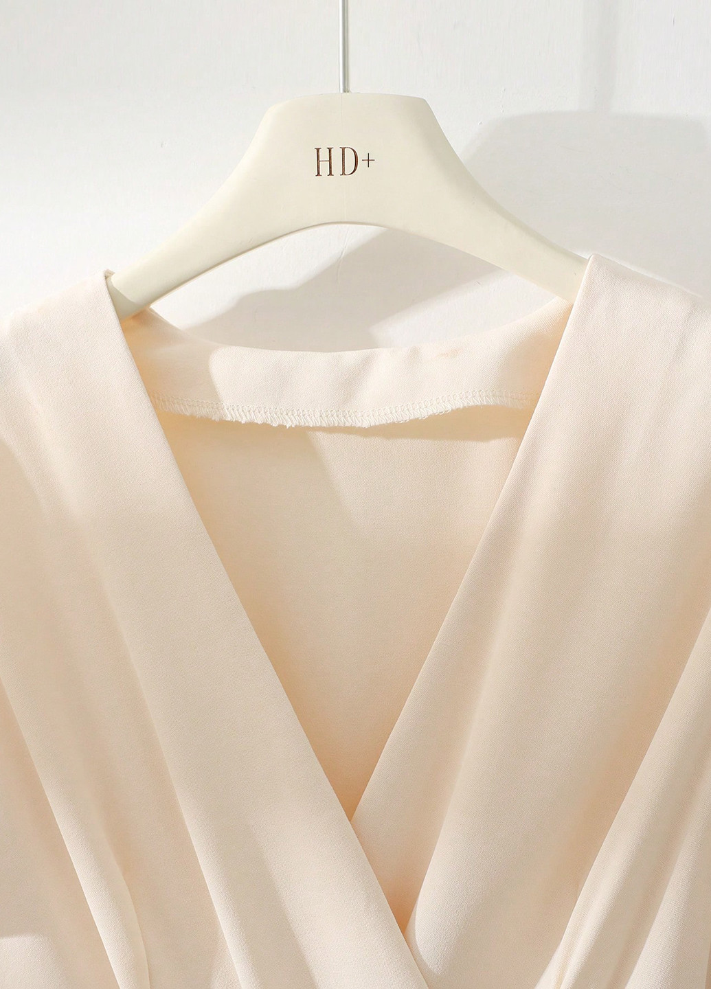 Кремовое вечернее, кэжуал платье с юбкой-солнце, на запах SHEIN однотонное