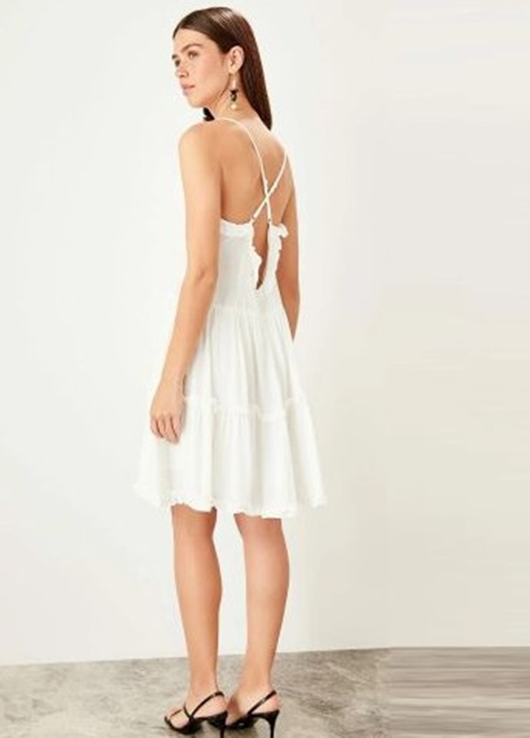 Білий кежуал сукня з відкритою спиною, кльош Trendyol однотонна