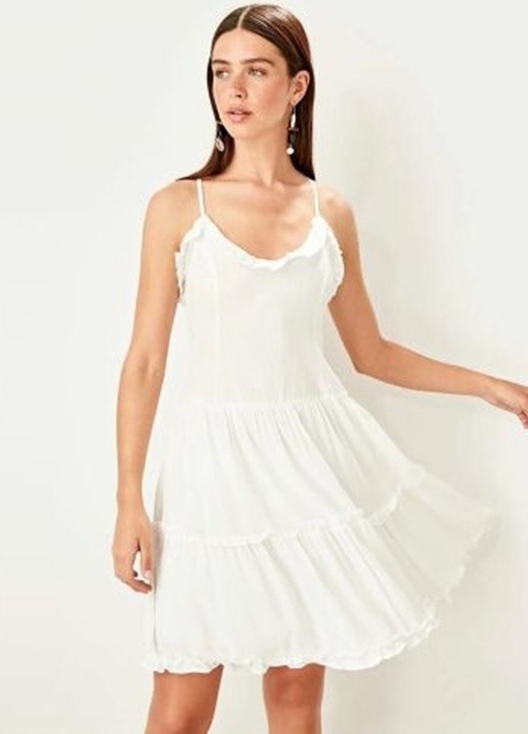 Белое кэжуал платье с открытой спиной, клеш Trendyol однотонное