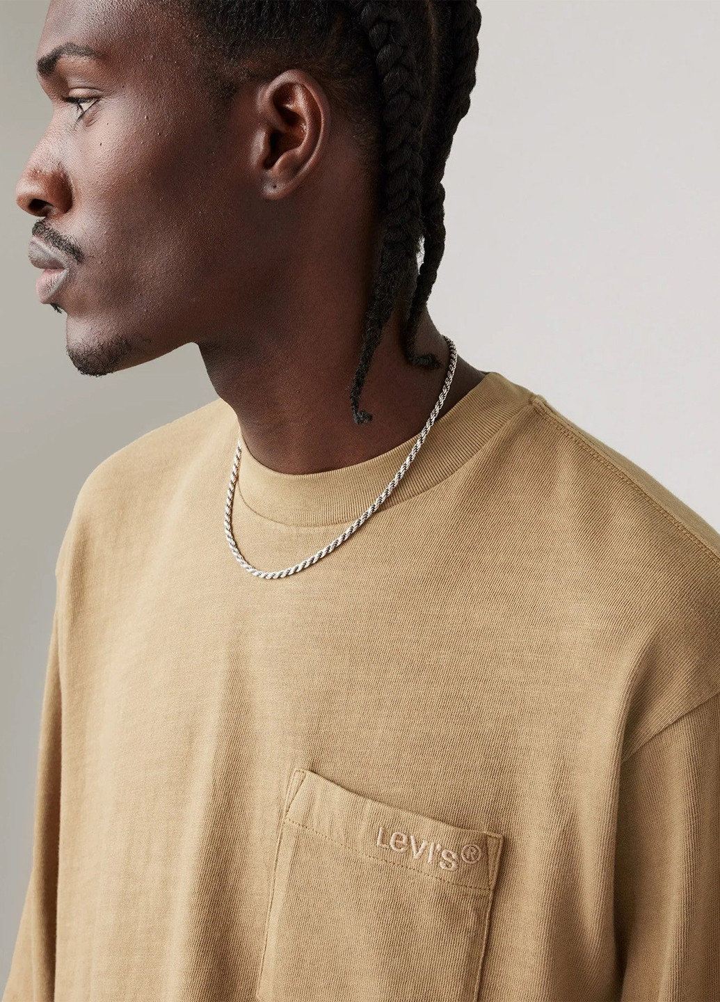 Лонгслів Levi's однотонний пісочний кежуали бавовна, трикотаж
