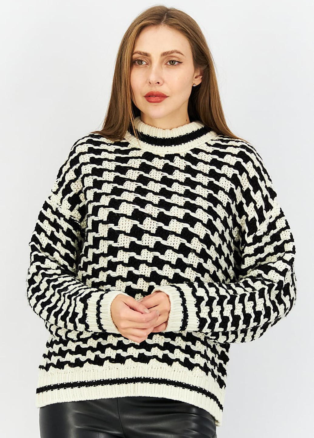 Черно-белый демисезонный свитер NA-KD