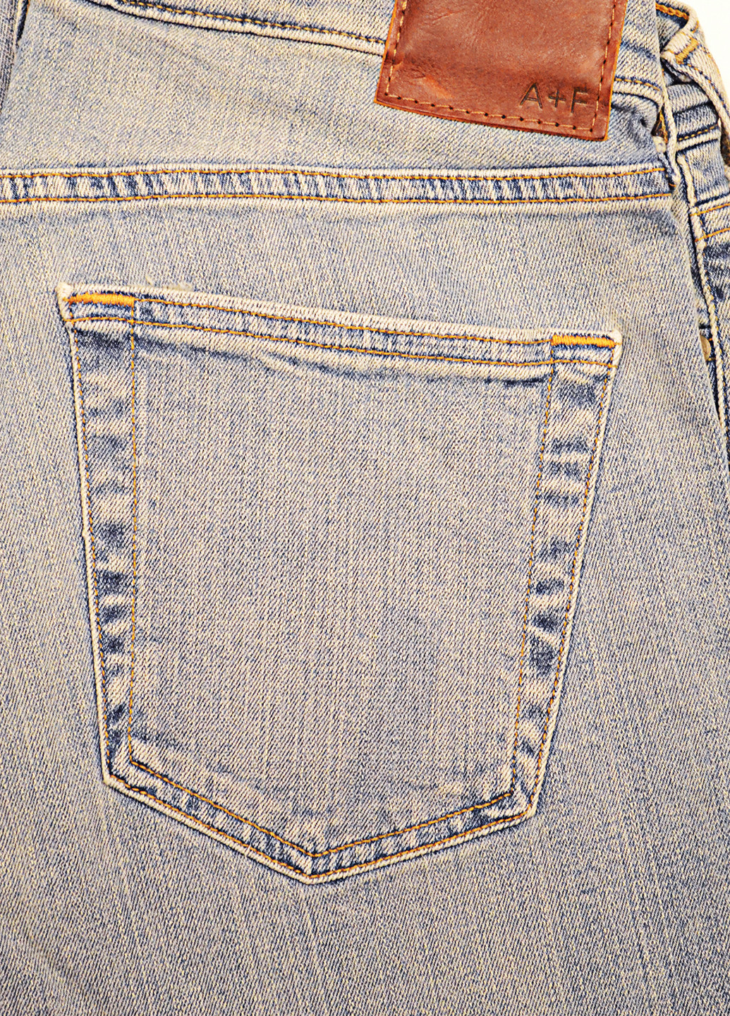 Голубые демисезонные зауженные джинсы Abercrombie & Fitch