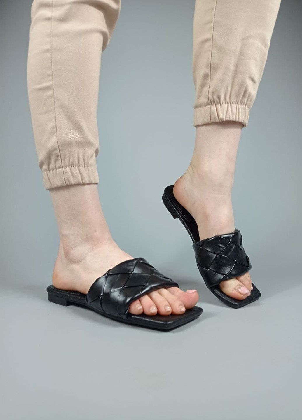 Черные шлепанцы Stilli