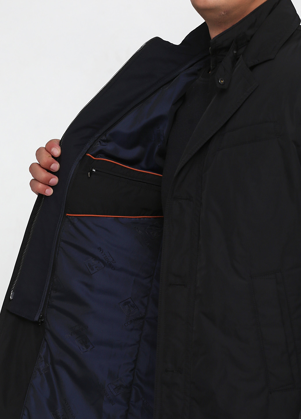 Черная демисезонная куртка Corneliani