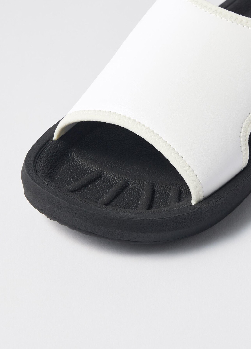 Шльопанці Uniqlo (298419275)