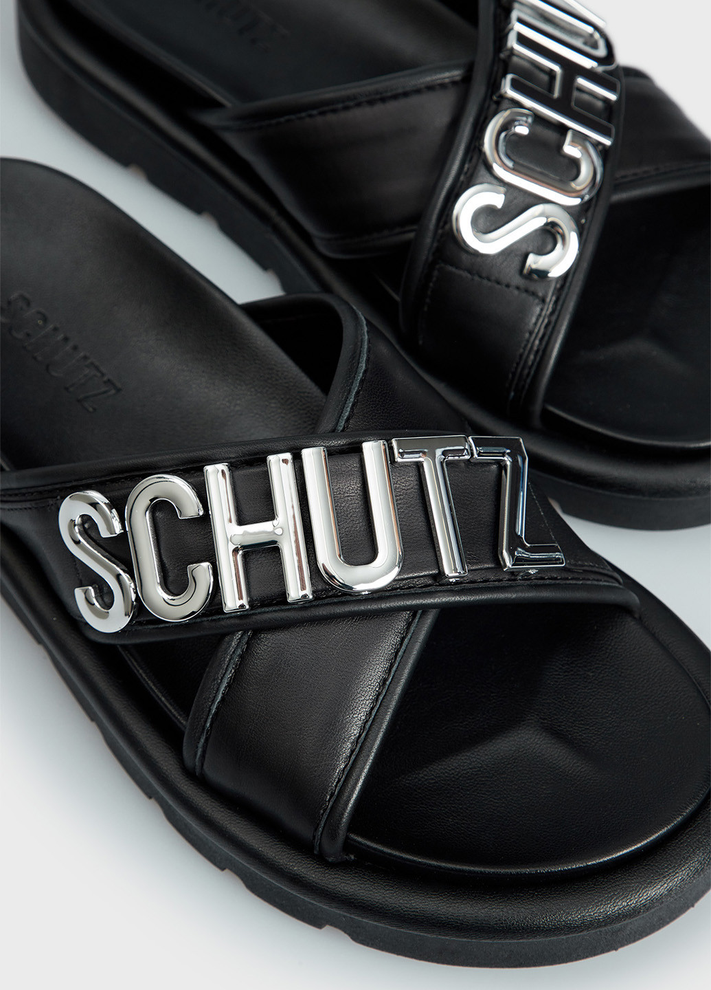 Черные шлепанцы Schutz с логотипом