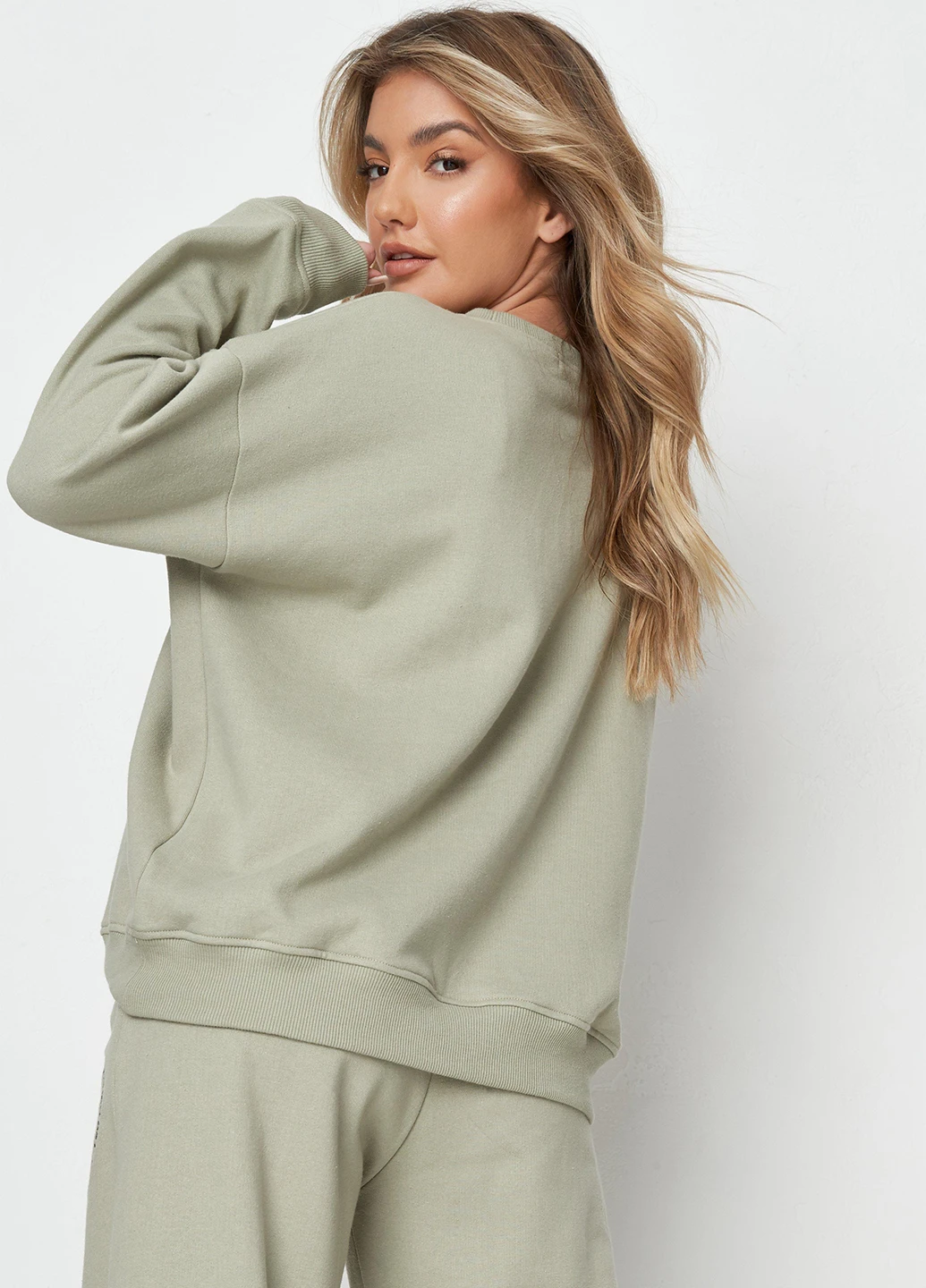Оливковий світшот Missguided напис без декору (260390364)