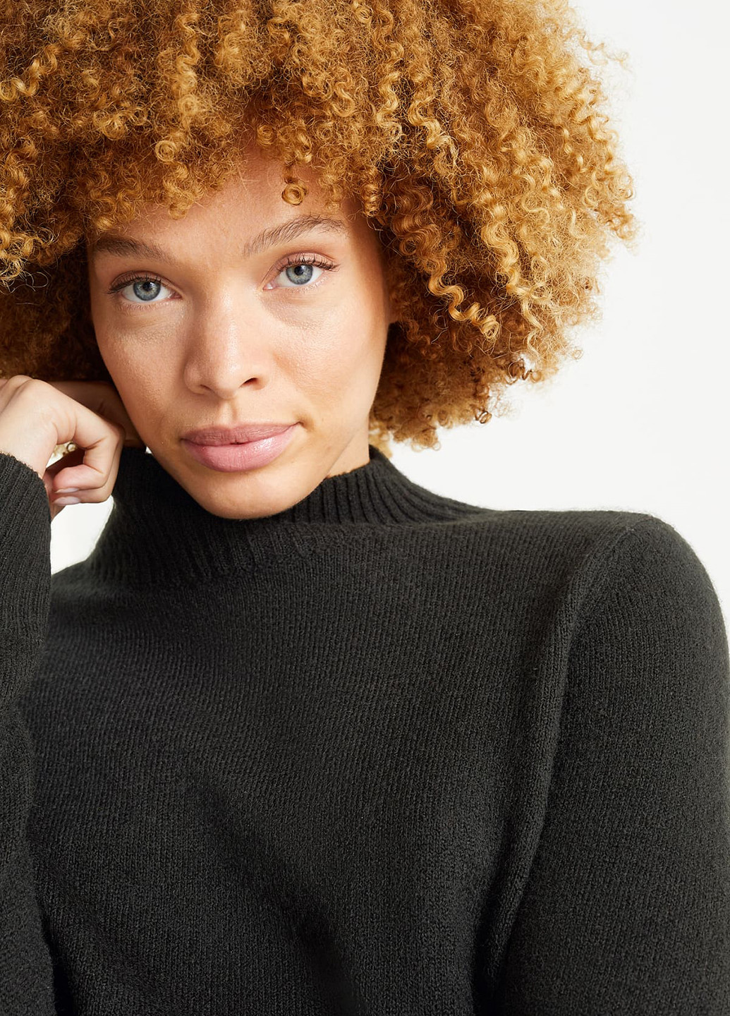 Чорний демісезонний светр C&A