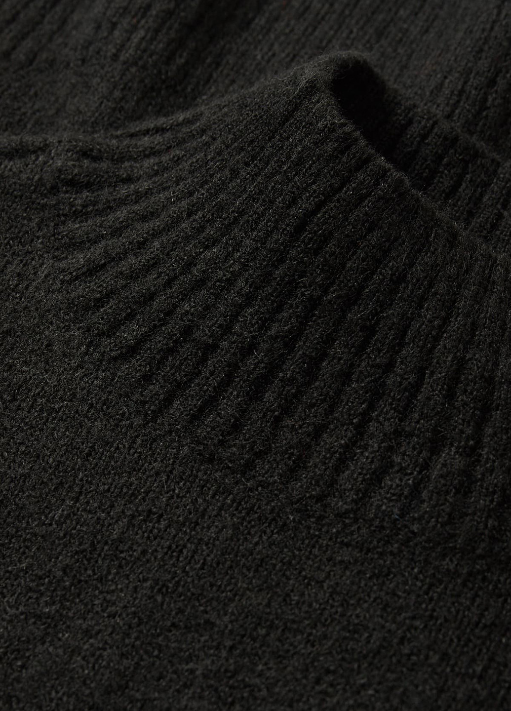 Чорний демісезонний светр C&A