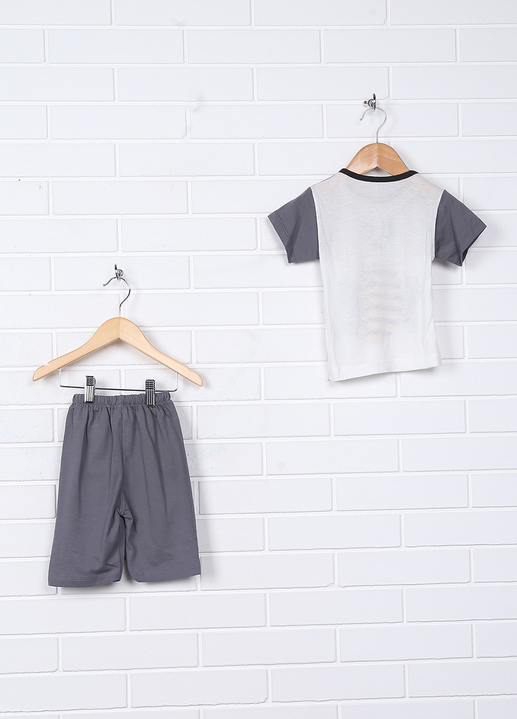 Серый летний комплект (футболка, шорты) Musmus