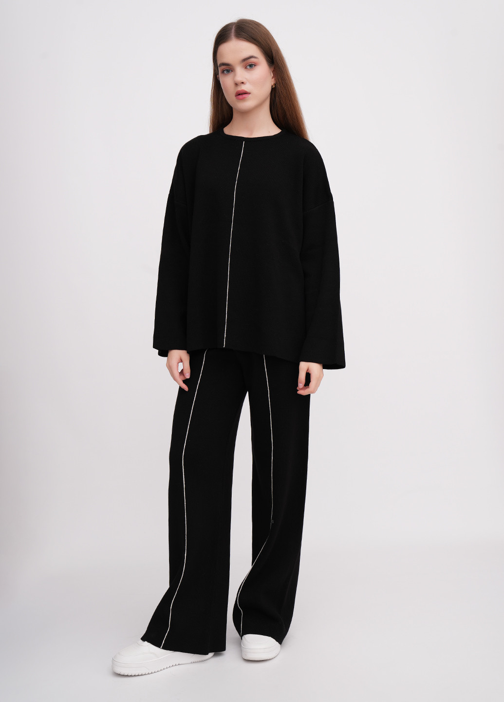 Черный демисезонный свитер EQUILIBRI