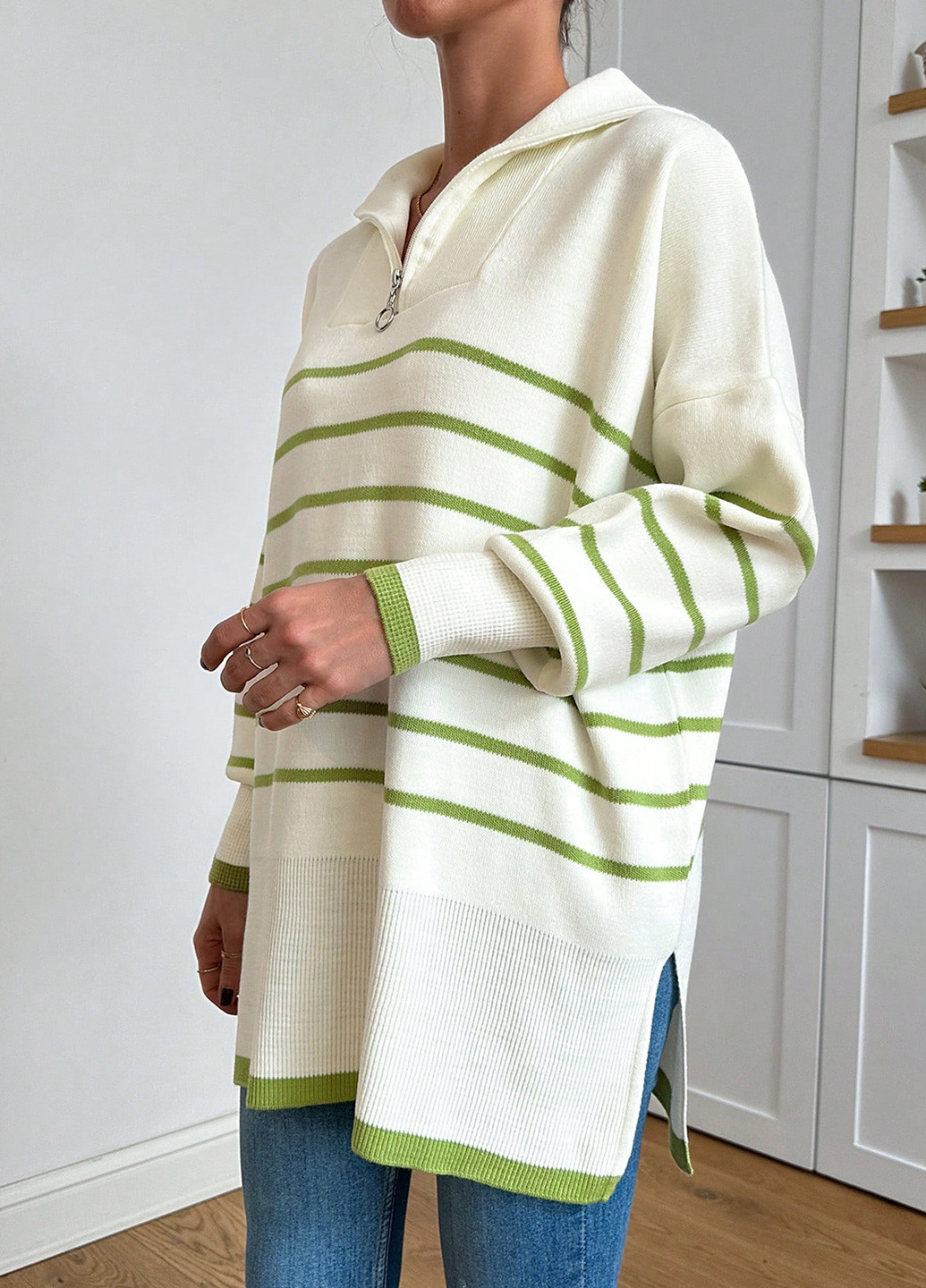 Молочный демисезонный свитер SHEIN