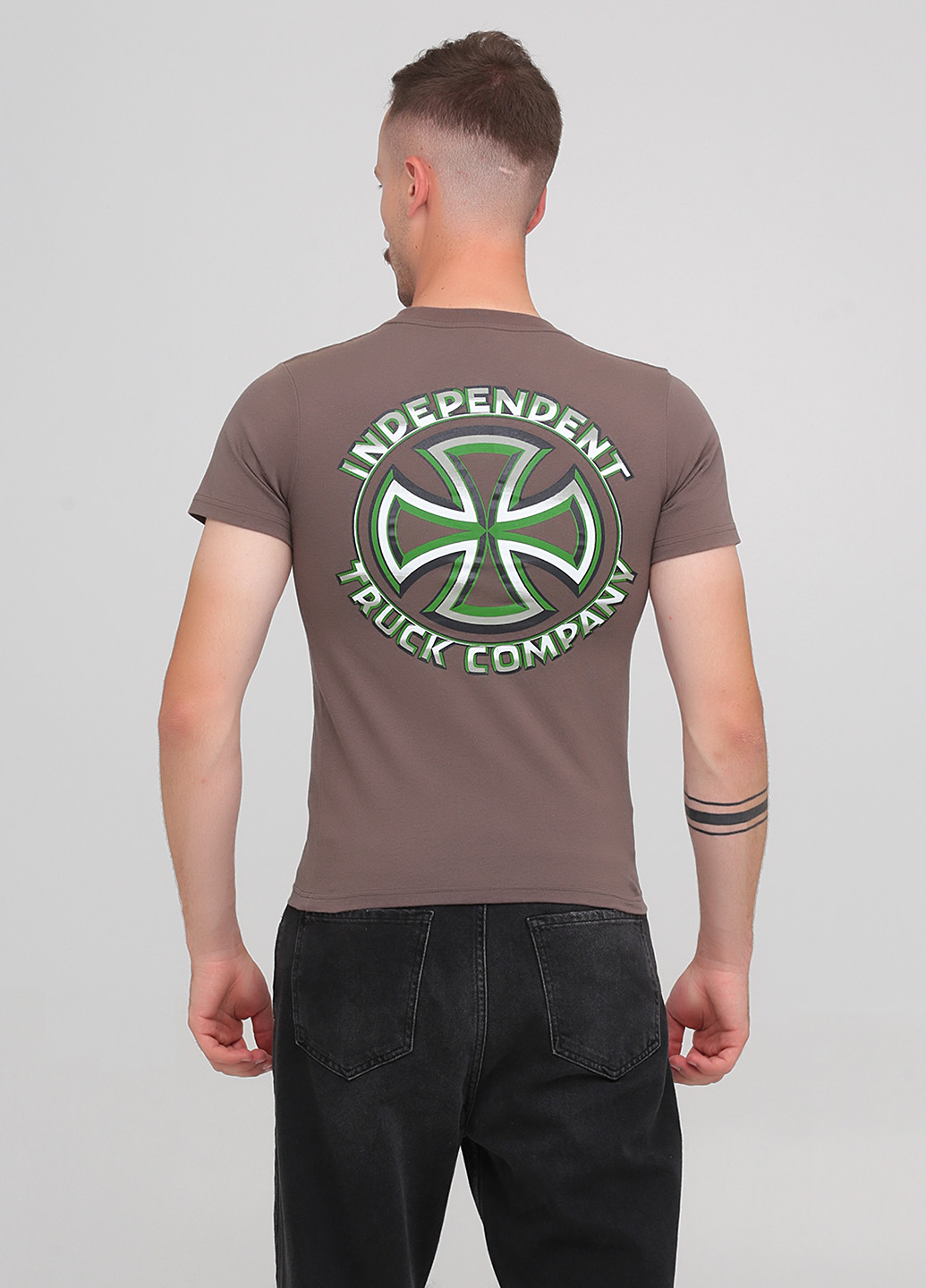 Серо-зеленая футболка Independent