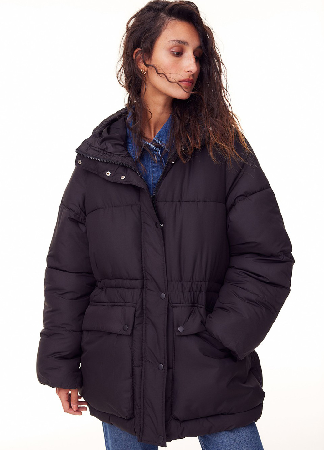 Чорна зимня куртка H&M