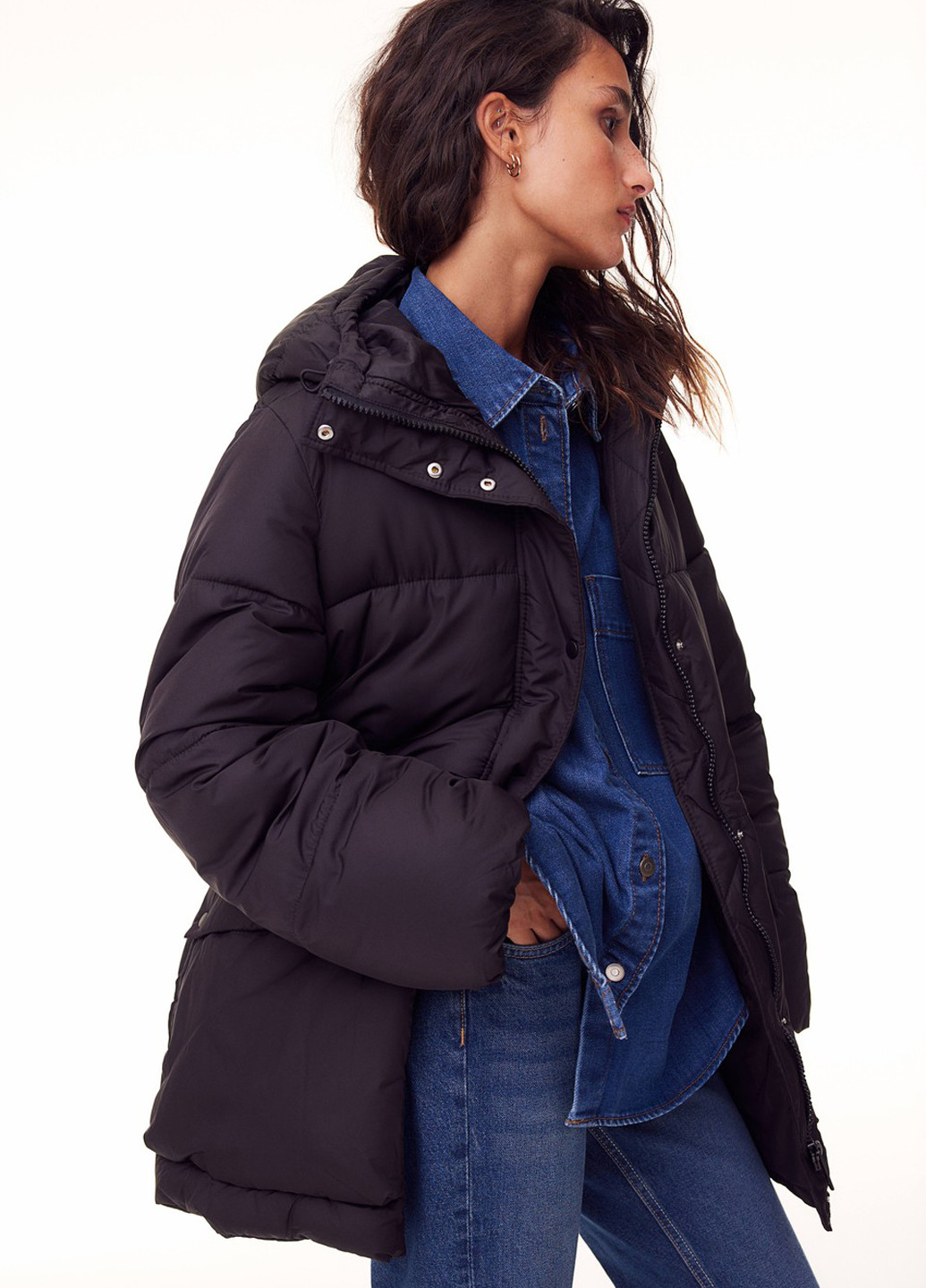 Чорна зимня куртка H&M