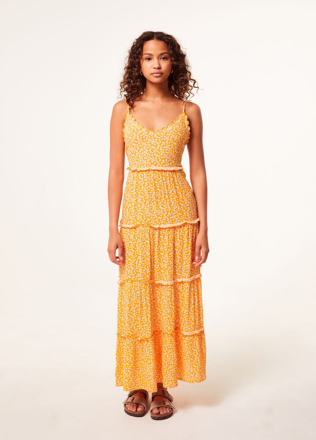 Светло-оранжевое кэжуал платье с открытыми плечами Jennyfer с цветочным принтом