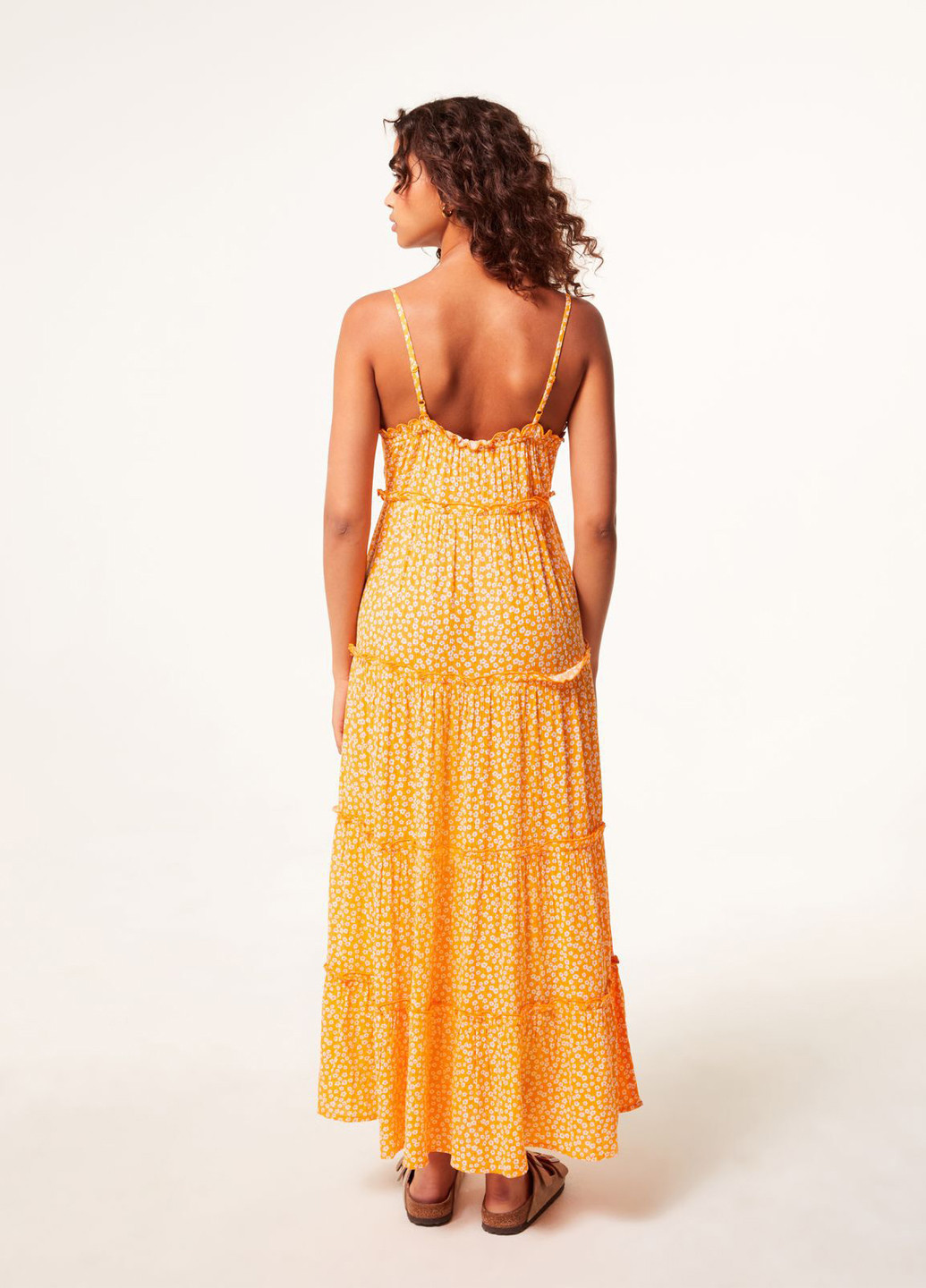 Светло-оранжевое кэжуал платье с открытыми плечами Jennyfer с цветочным принтом