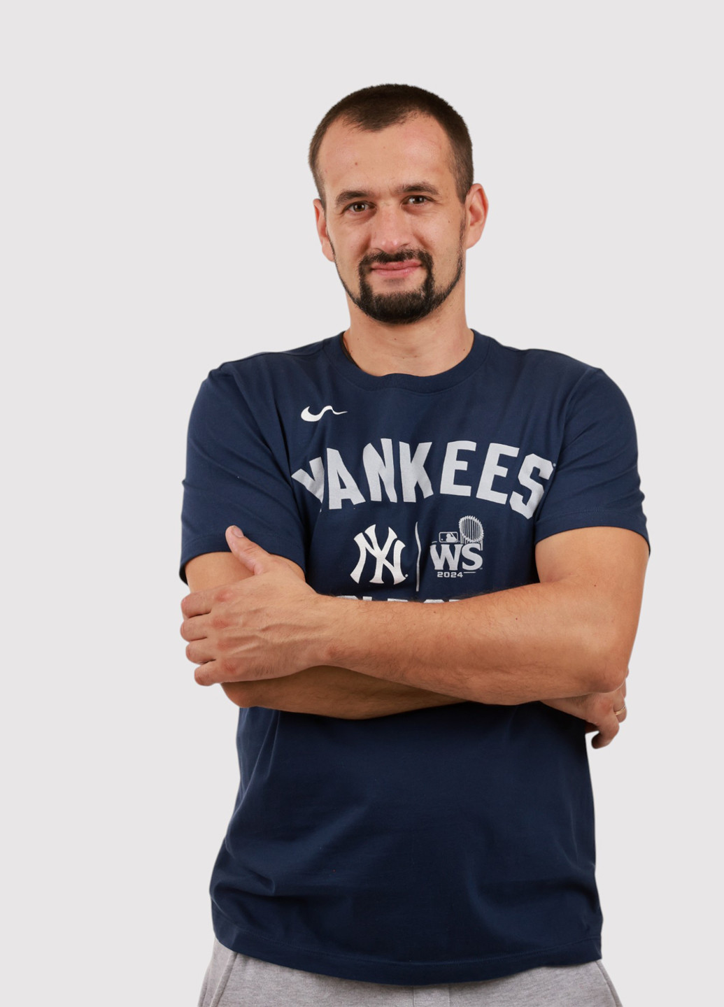 Темно-синя футболка Nike