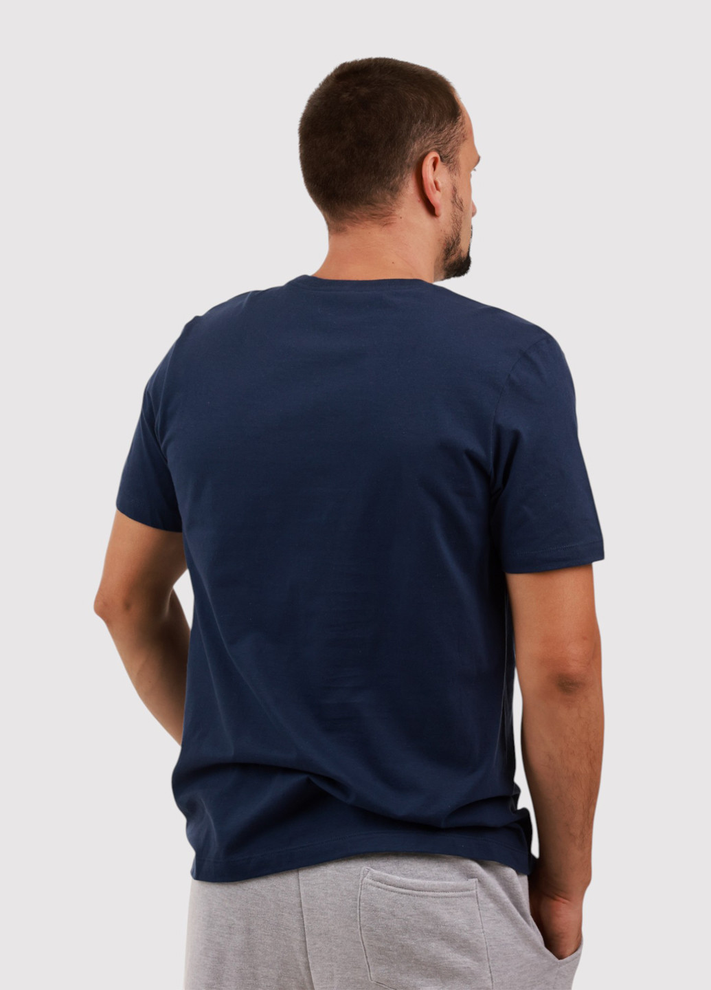 Темно-синя футболка Nike