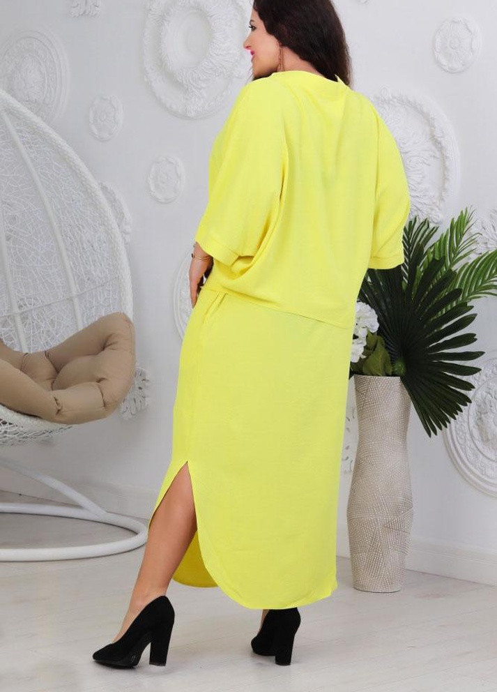 Жіночий костюм з довгої спідниці та вільної кофти жовтого кольору р.50/52 357703 New Trend (255411754)