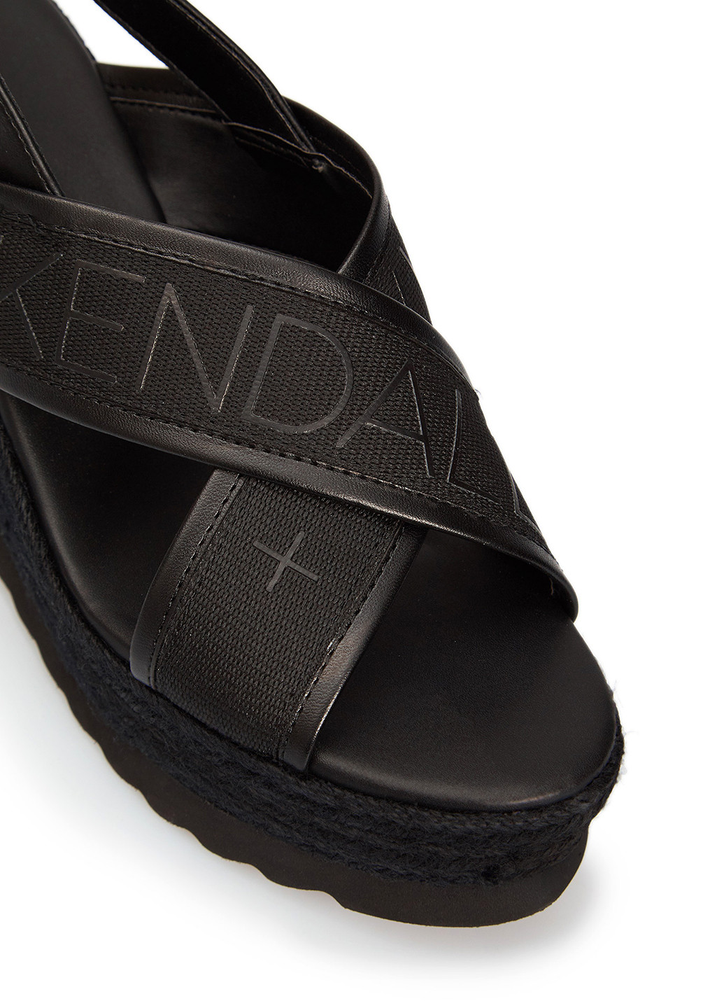 Черные босоножки Kendall + Kylie с ремешком плетение