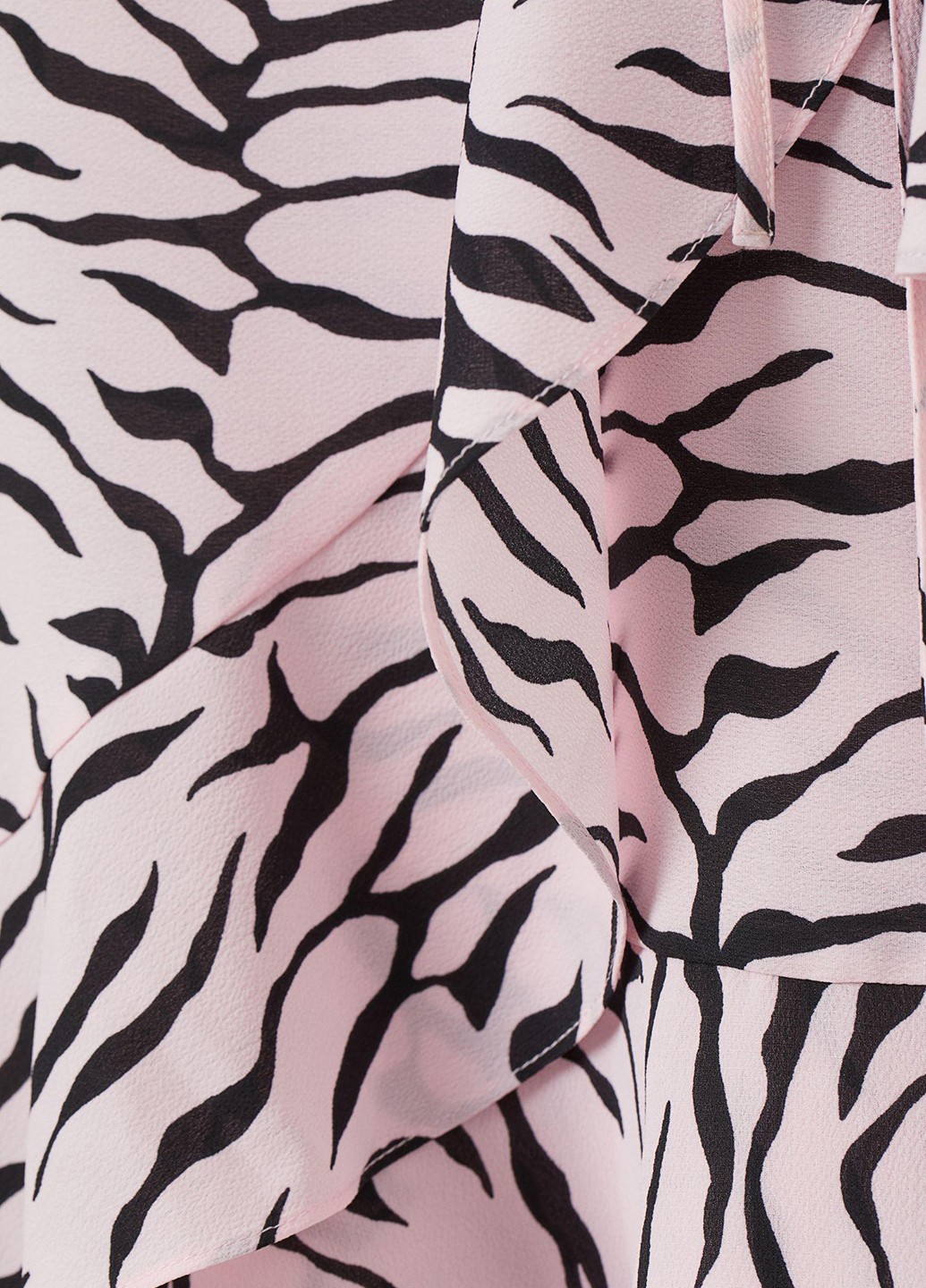 Светло-розовое кэжуал платье на запах H&M тигровый