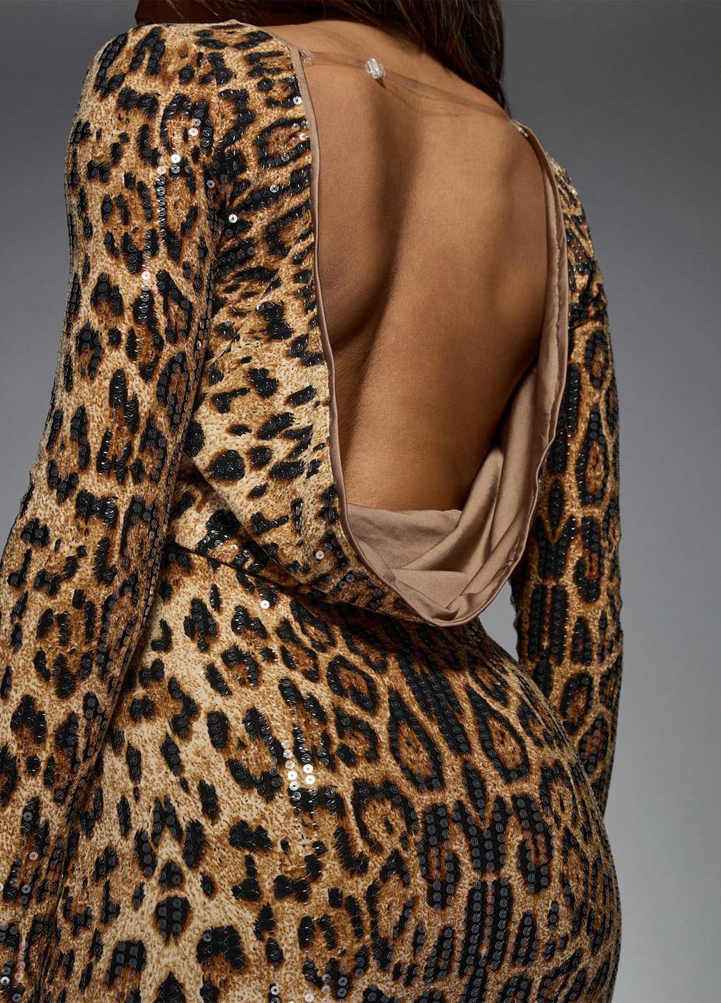 Бежева коктейльна сукня з відкритою спиною SHEIN леопардовий
