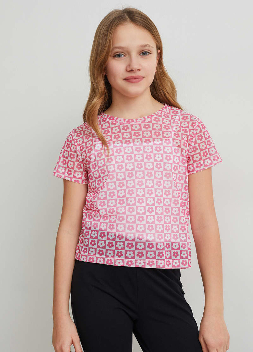 Розовая летняя футболка C&A