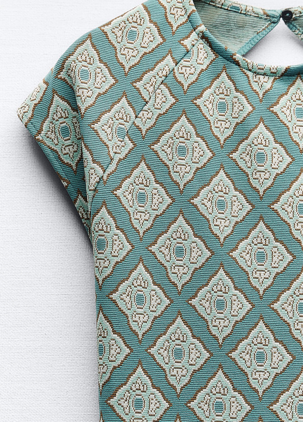 Зеленое кэжуал платье футляр Zara с орнаментом