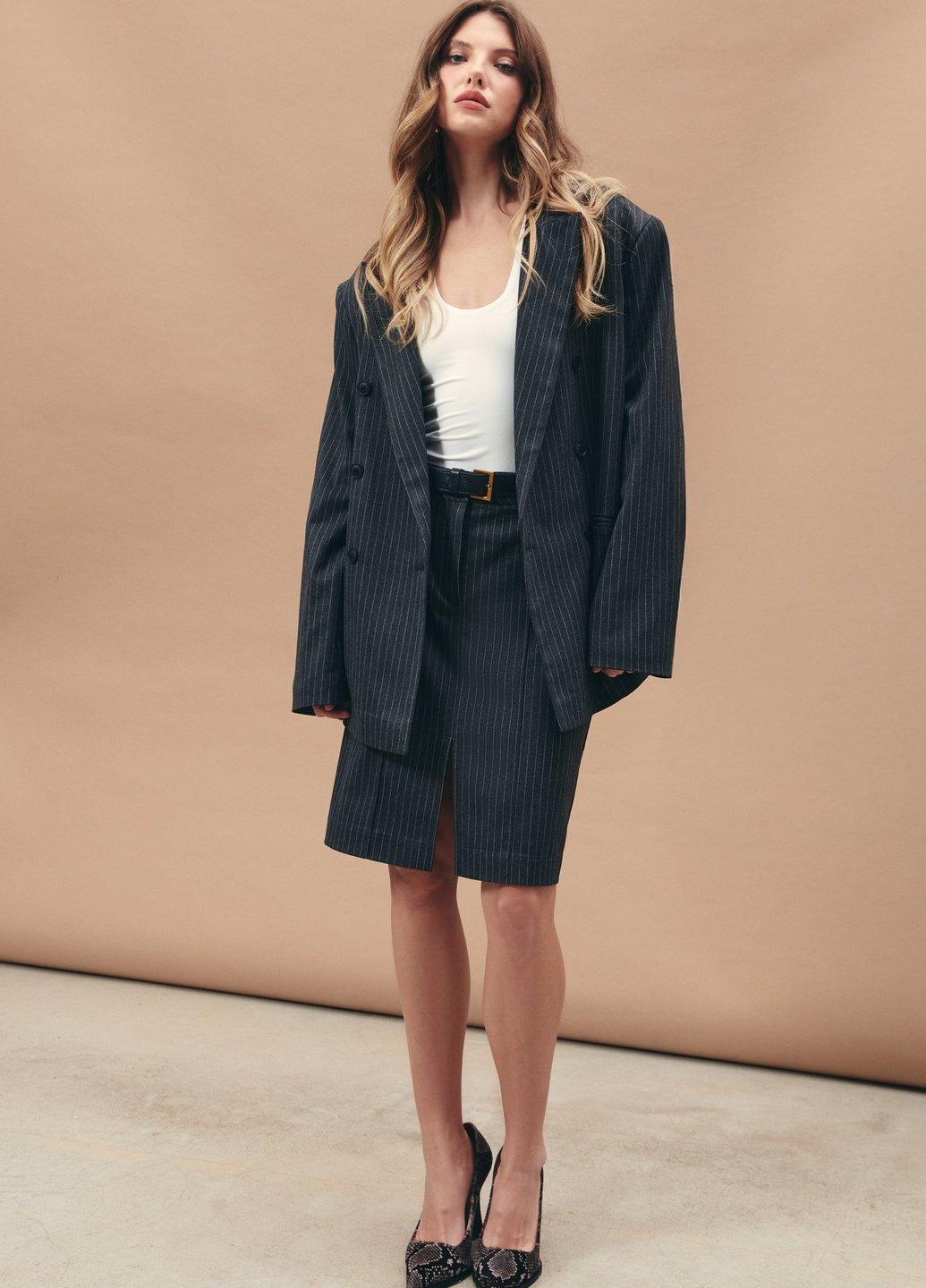 Темно-серая кэжуал, офисная в полоску юбка Gepur карандаш