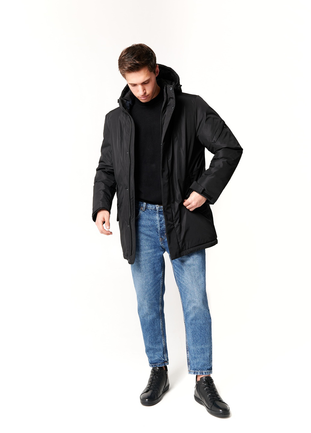 Черная зимняя подовжена куртка з капюшоном ZPJV