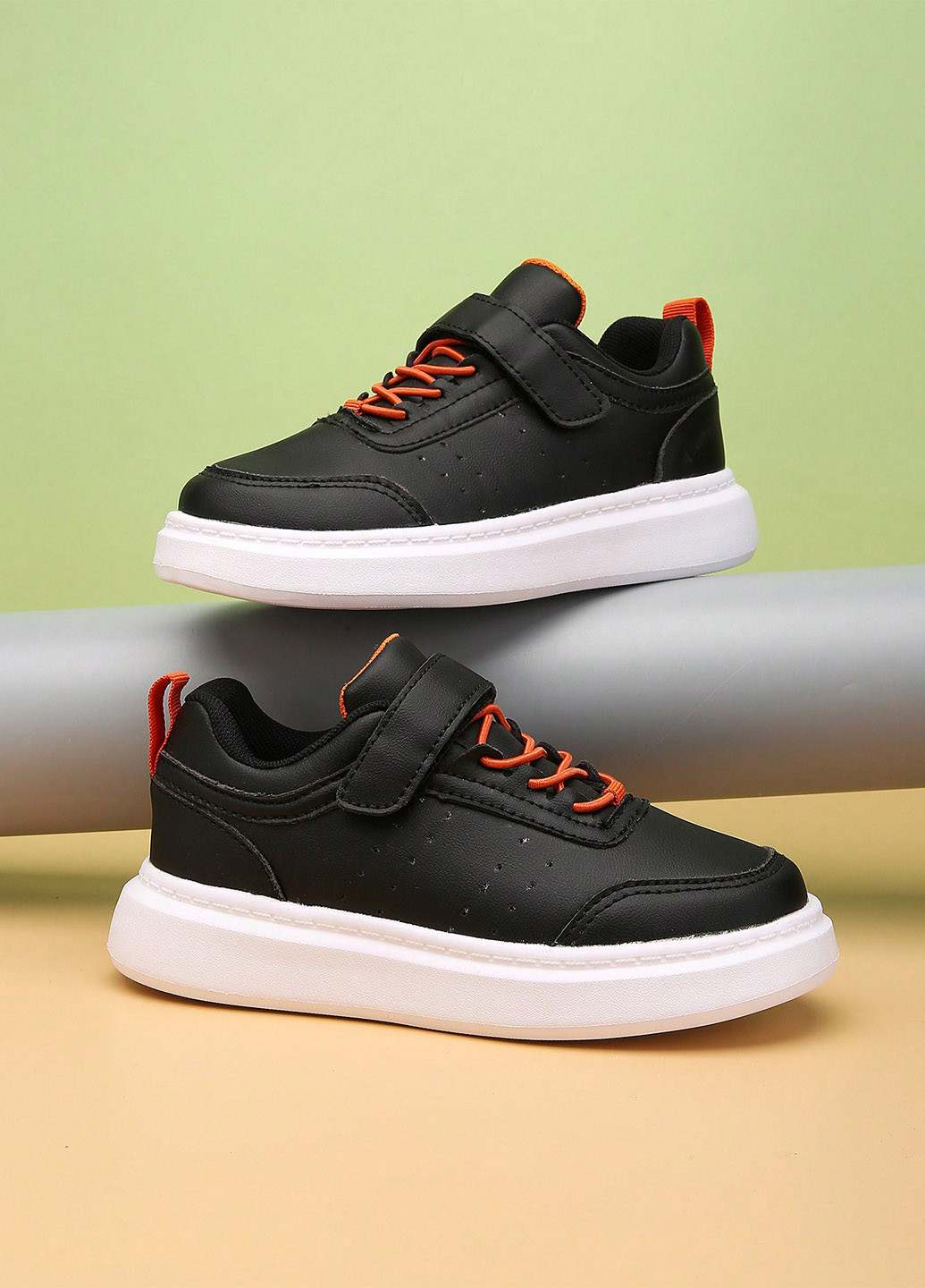 Черные кроссовки SHEIN