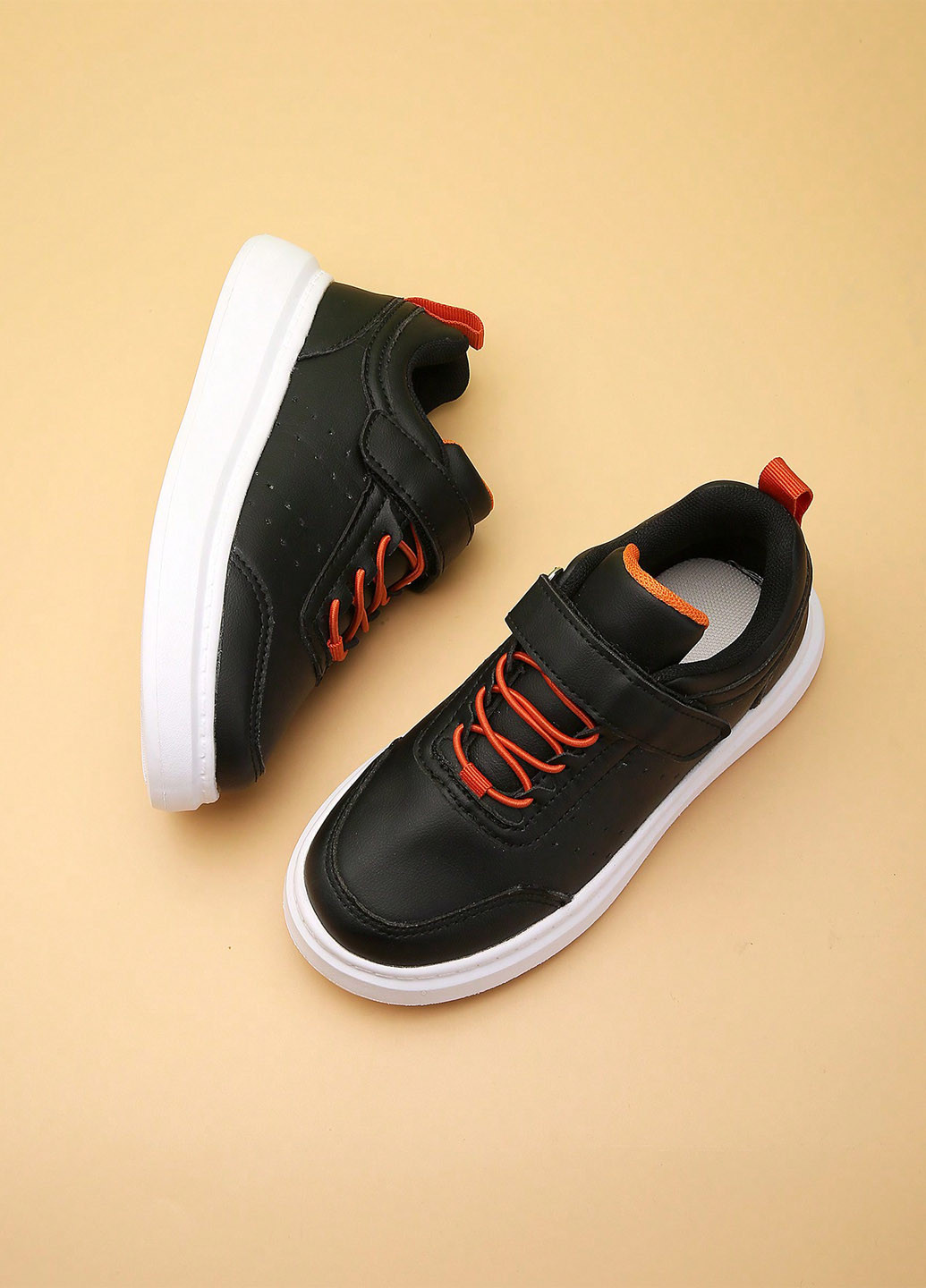 Черные кроссовки SHEIN