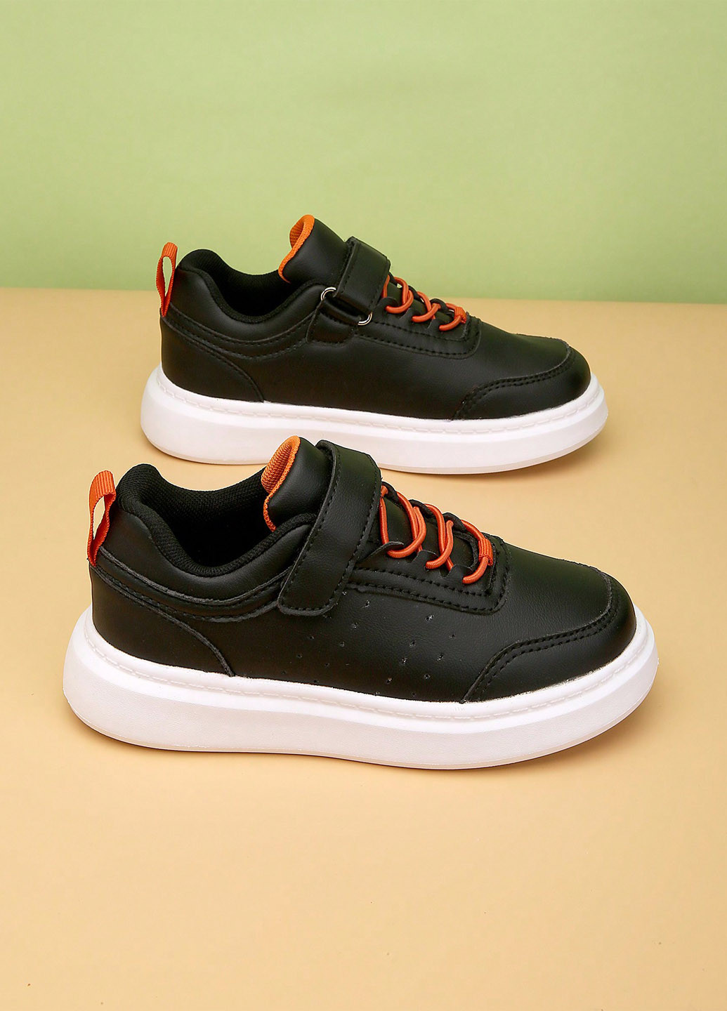 Черные кроссовки SHEIN