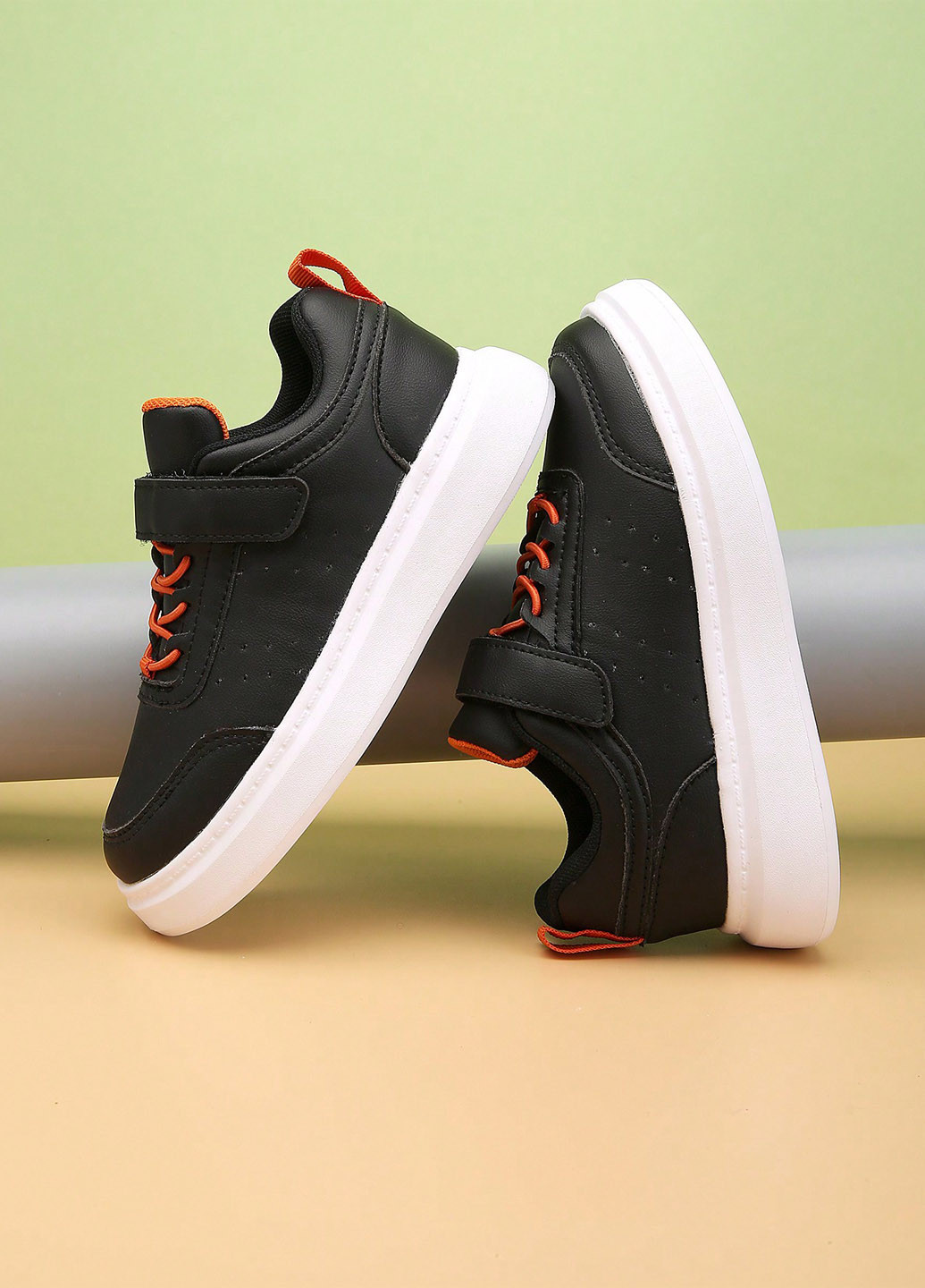 Черные кроссовки SHEIN