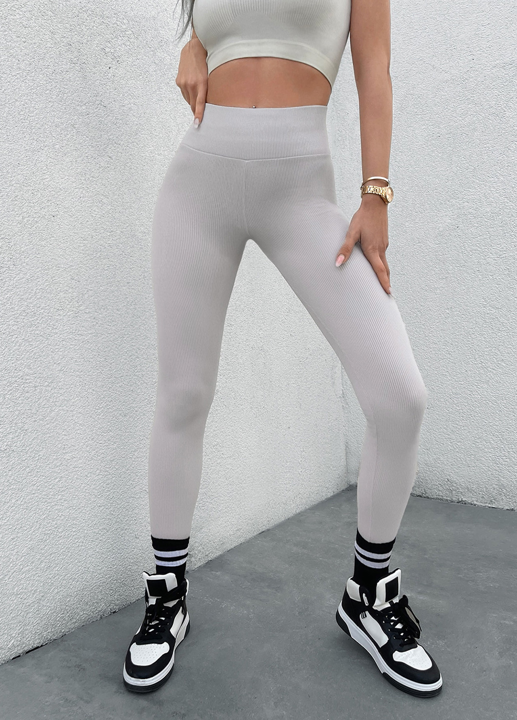 Светло-серые демисезонные леггинсы SHEIN