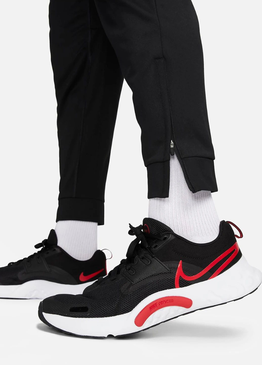 Черные спортивные демисезонные зауженные брюки Nike