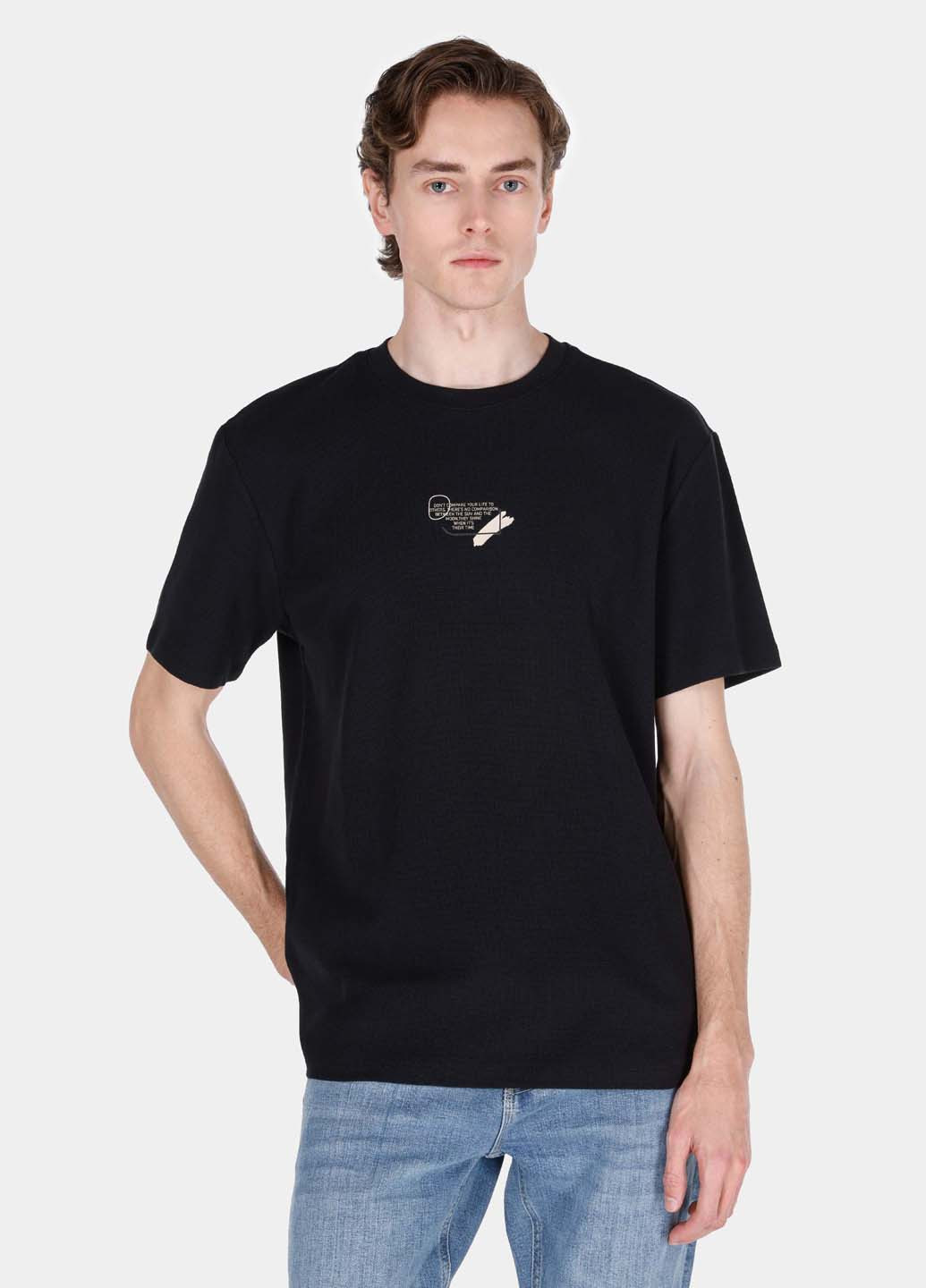 Черная футболка Colin's